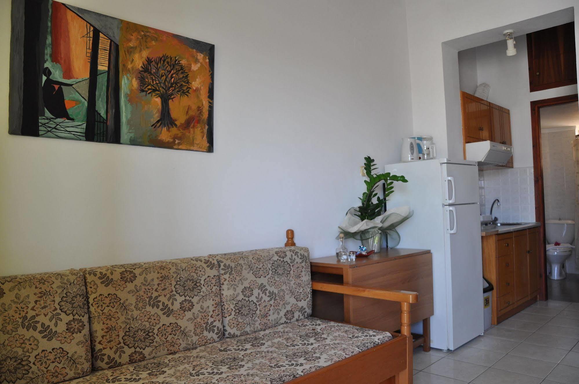Angela Apartments Kato Daratso Bagian luar foto